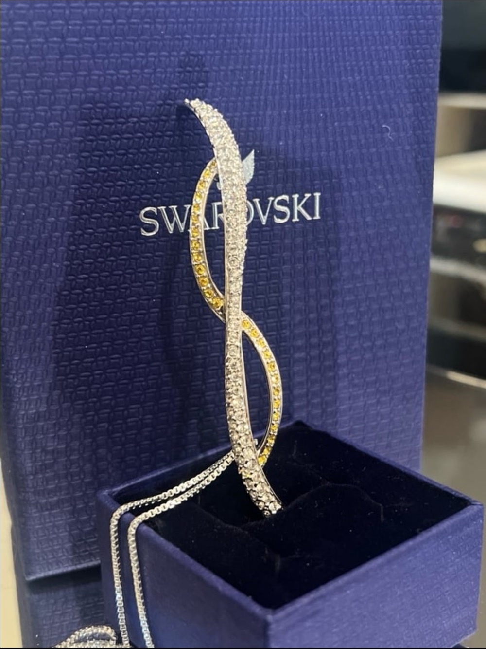 Swarovski Crystal ribbon brooch/pendant necklace vintage like new rare #1123